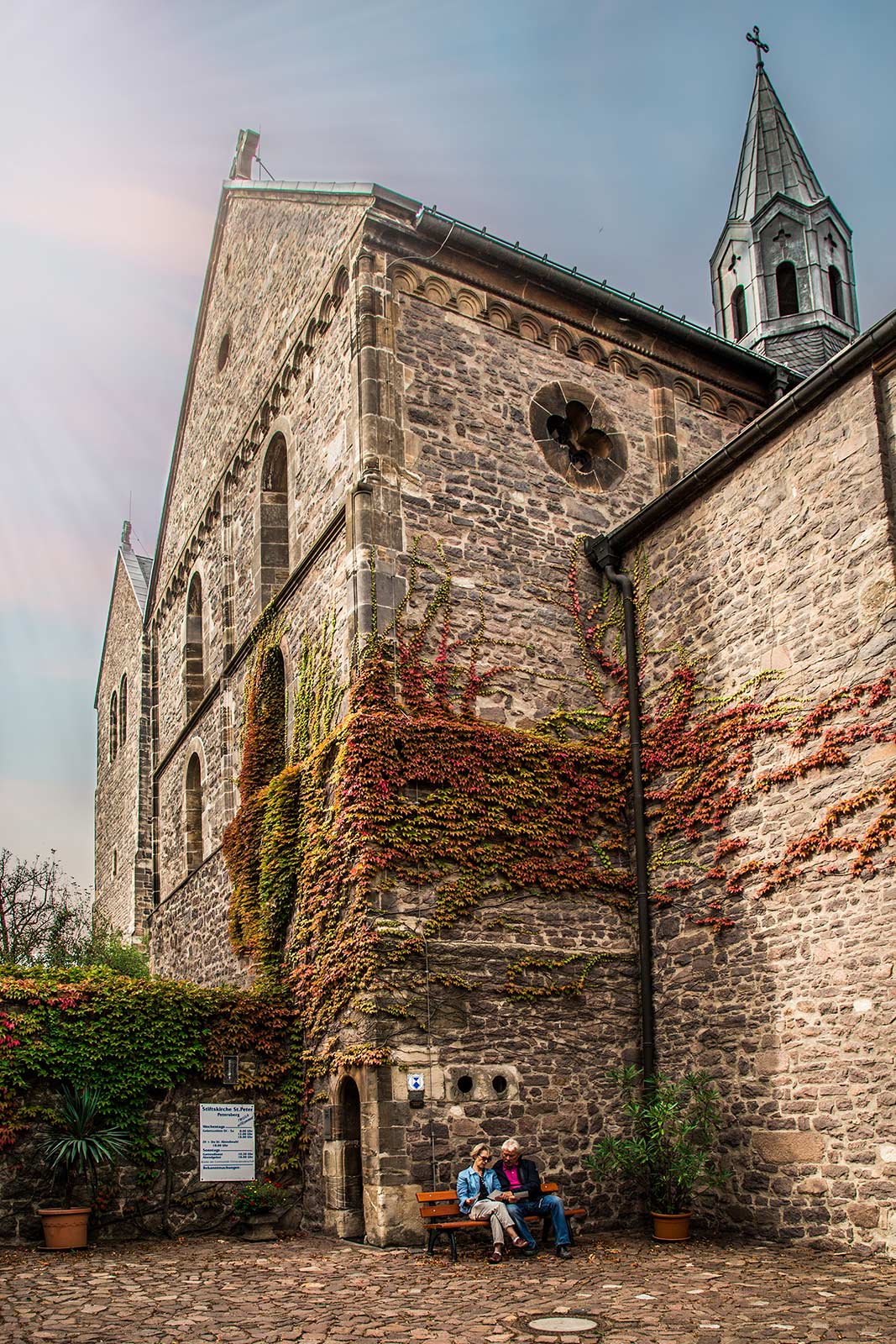 Petersberg Kloster-Gemäuer
